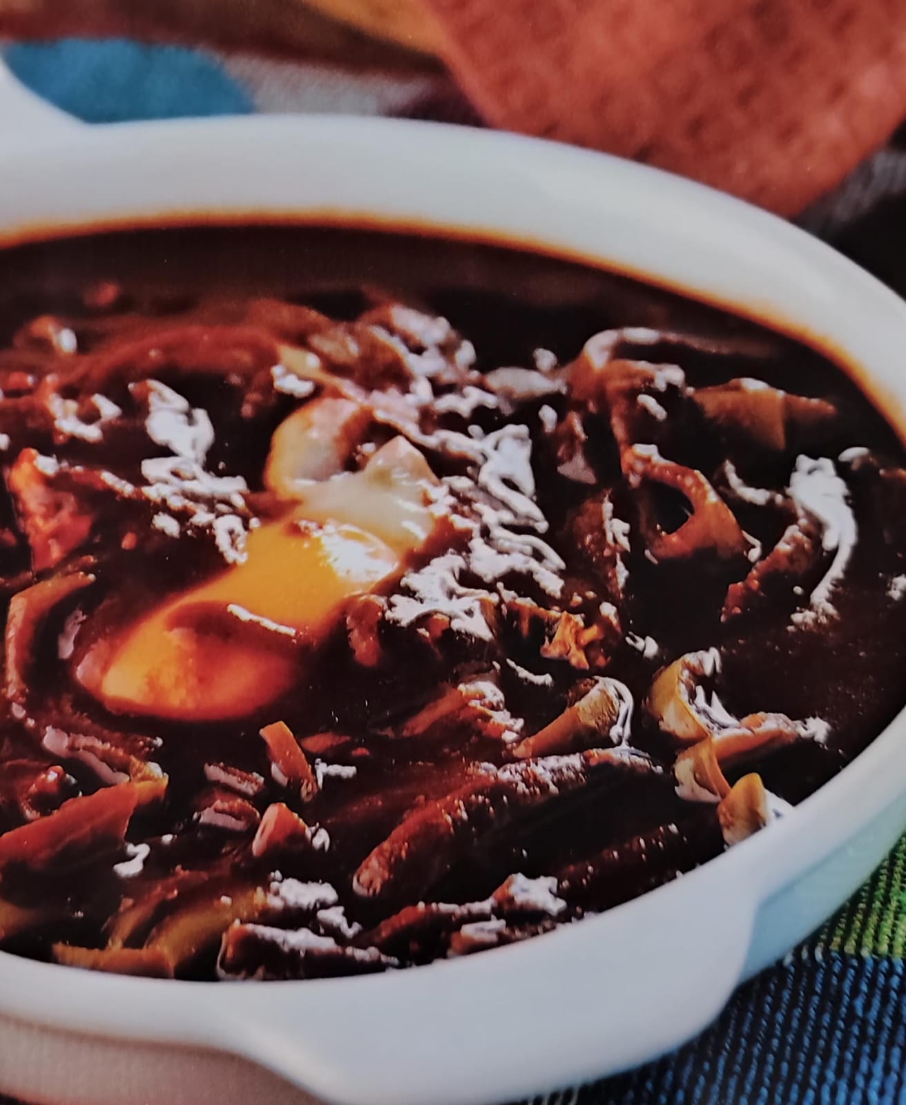 Huevos ahogados con nopalitos 