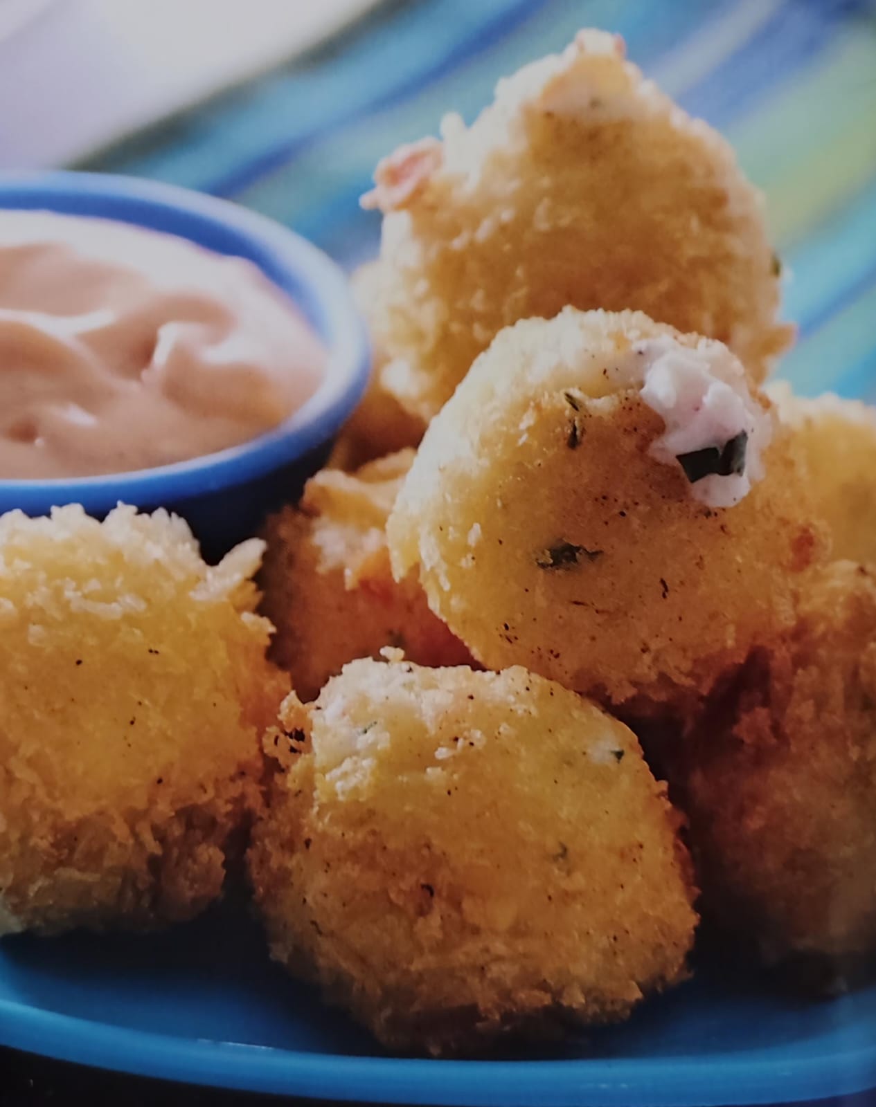 Bolitas de queso con mariscos 