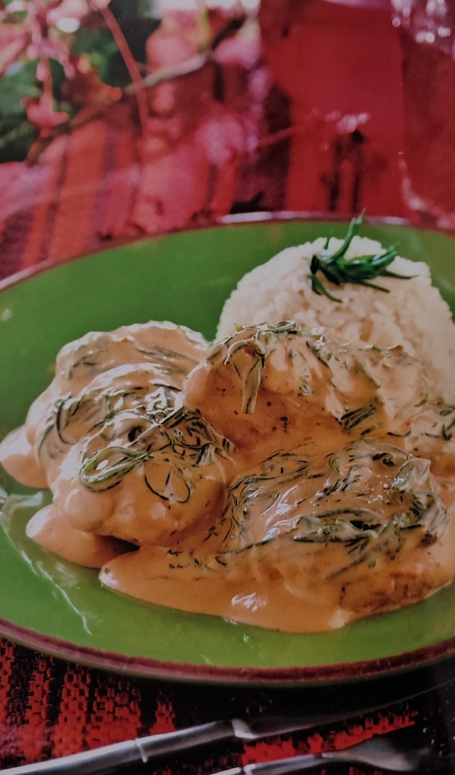 Pollo con crema de chipotle y romeritos 