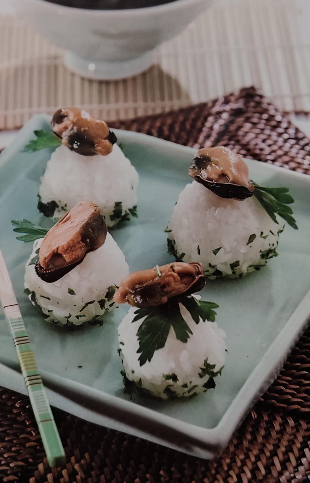 Nigiri de mejillones con perejil 