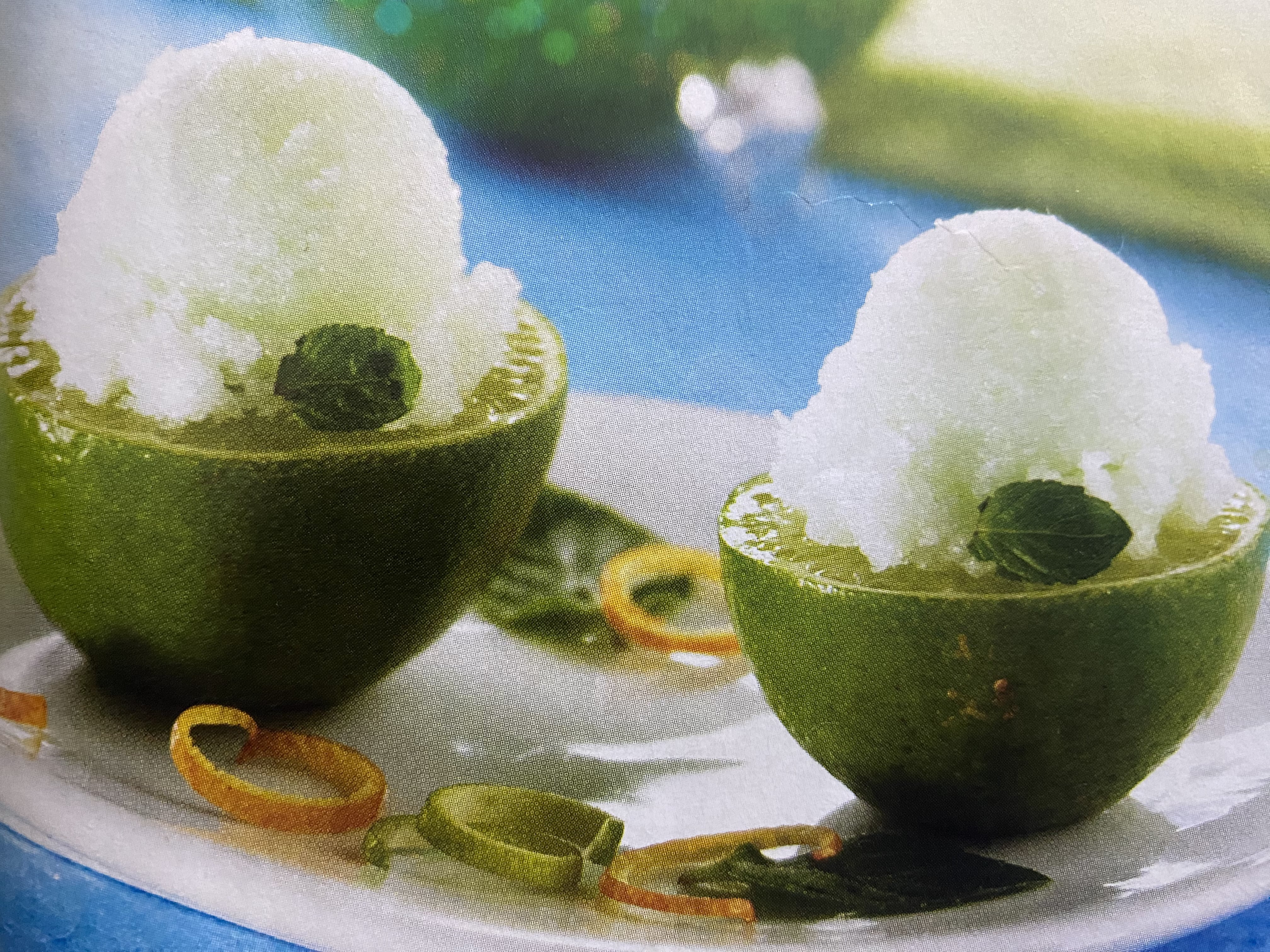 Limones rellenos de granita de menta