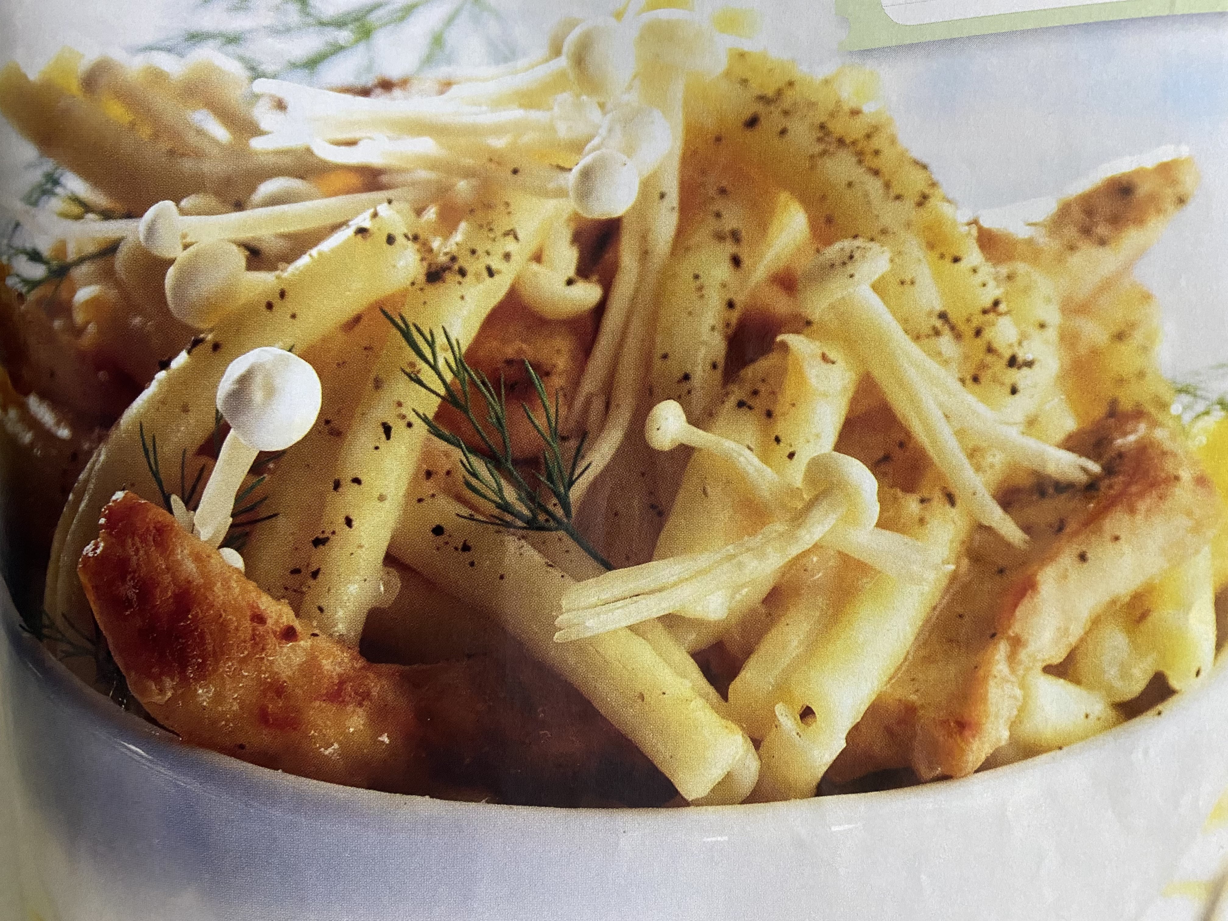 Pasta con pollo y setas