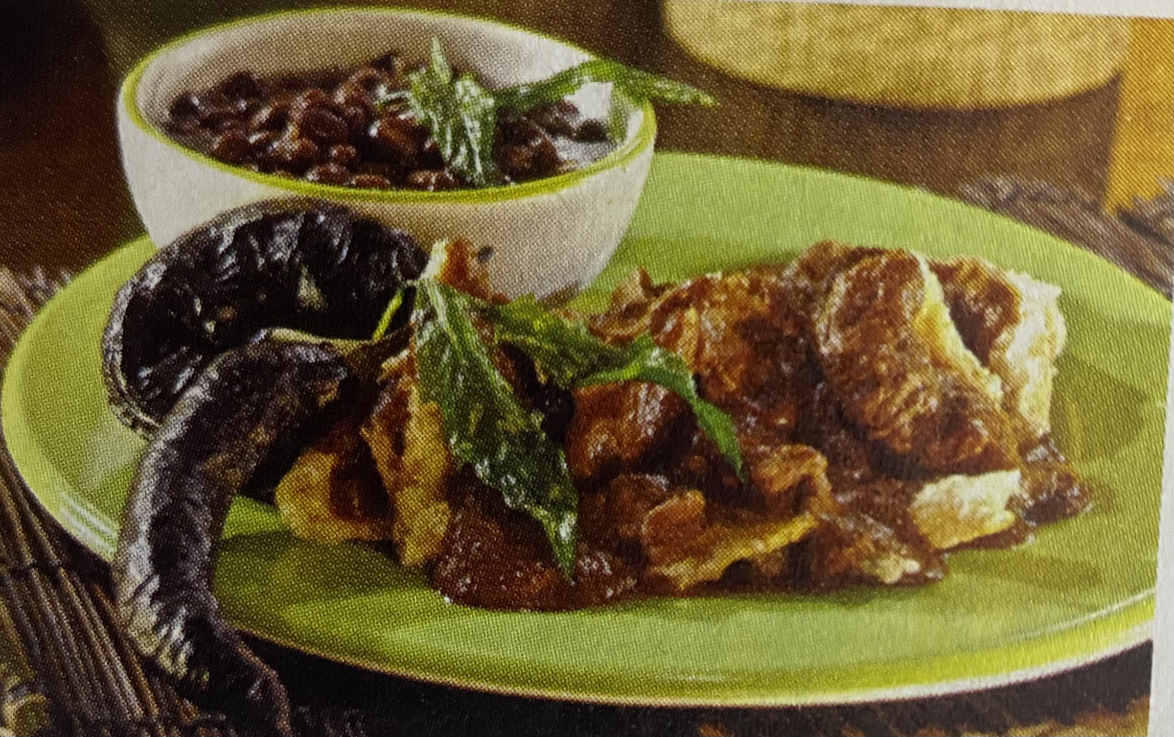 Chicharrón en pasilla