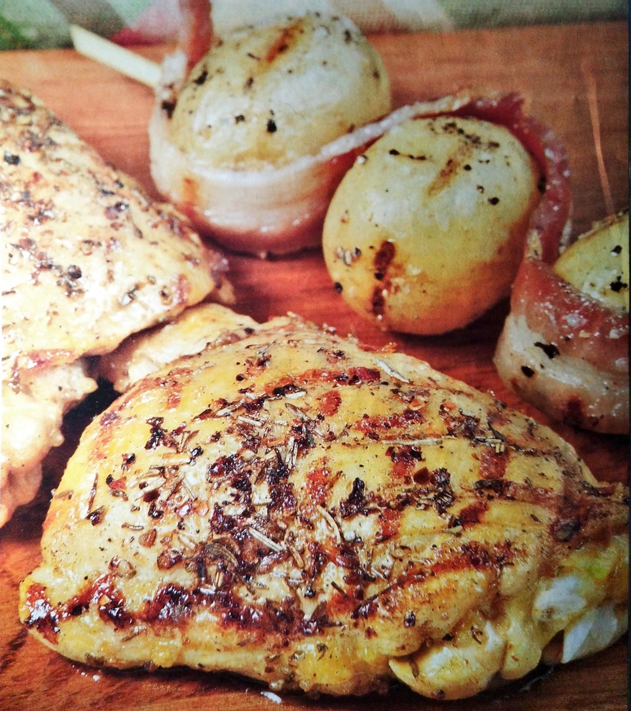 pollo a la cerveza con brochetas de papa