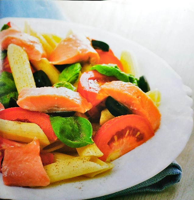 Ensalada de pasta con salmón