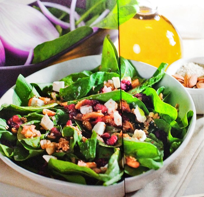 Ensalada de espinacas y queso cotija