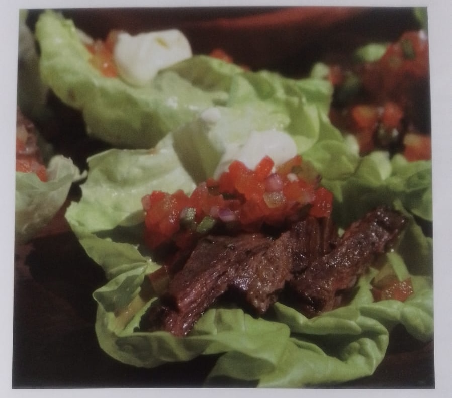 Taquitos de lechuga con entraña