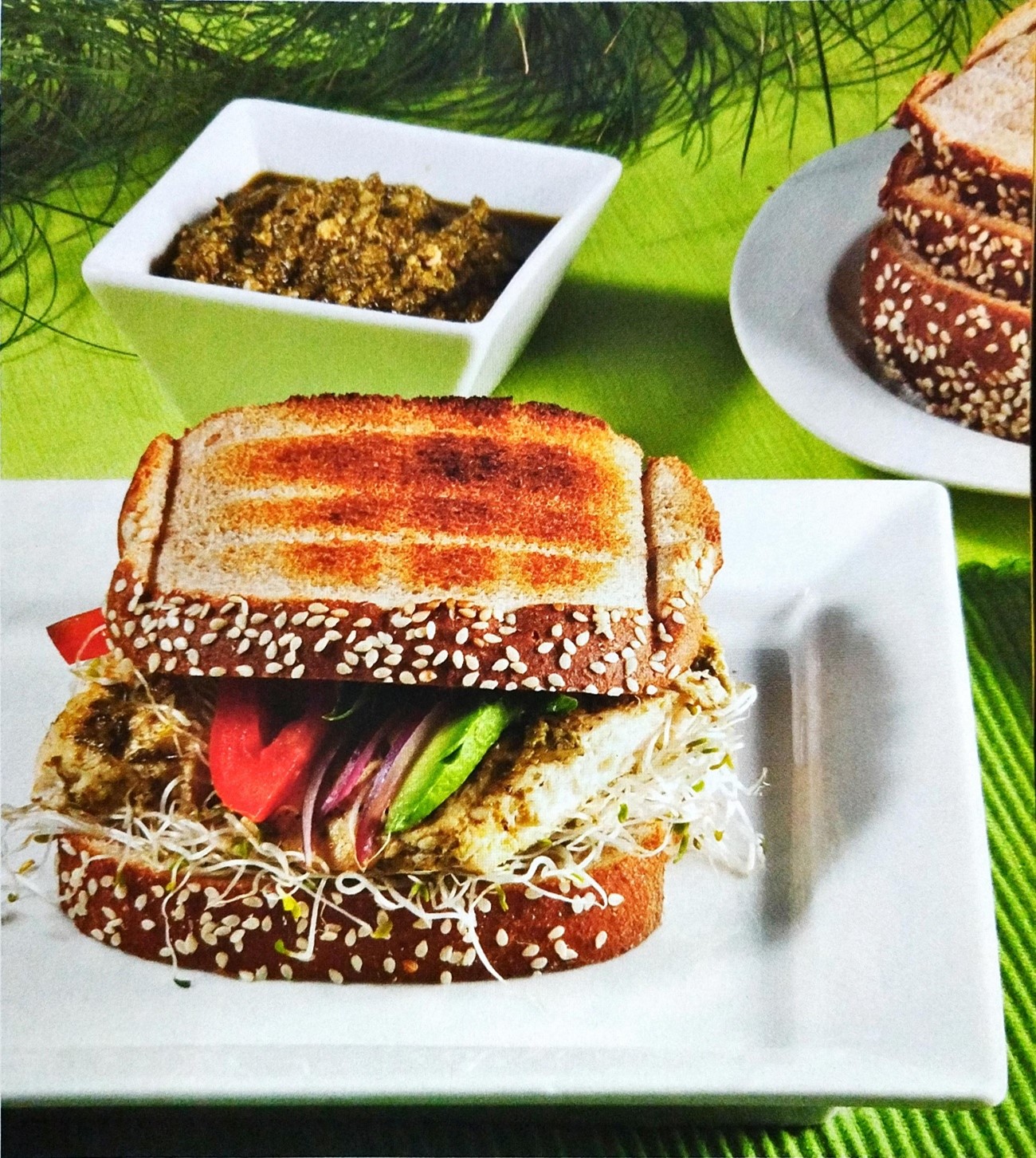 Sandwich de pollo al pesto 