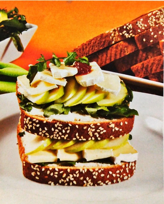 Sandwich de manzana y queso brie