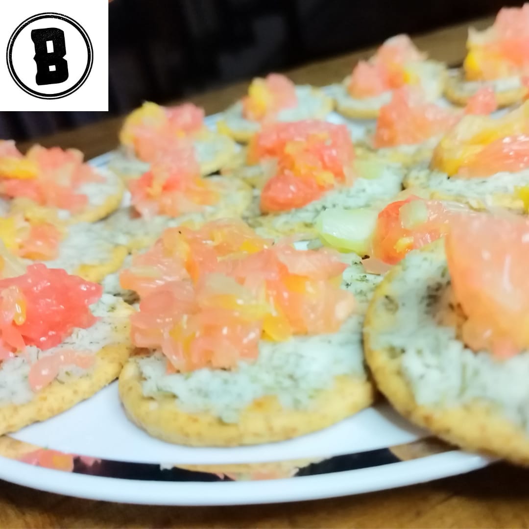 Canapé Citrico con Queso de hierbas finas