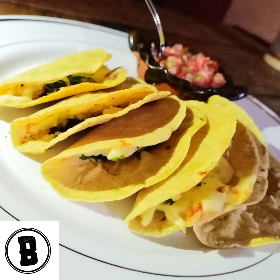 Quesadillas con pico de gallo