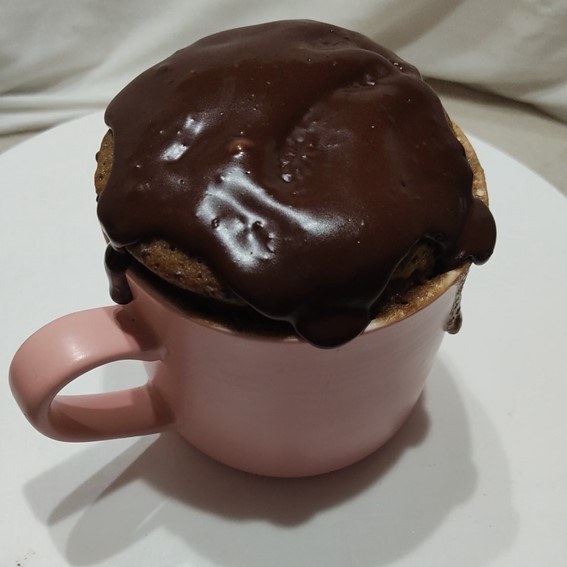 Postre de chocolate en taza
