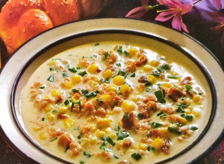 Sopa de Elote con Salchicha 