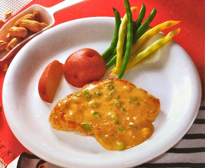 Pollo en salsa de cacahuate 