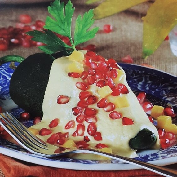 Chiles en Nogada con Mango petacón