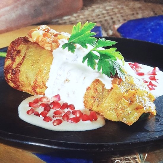 Chiles en nogada Plátano morado