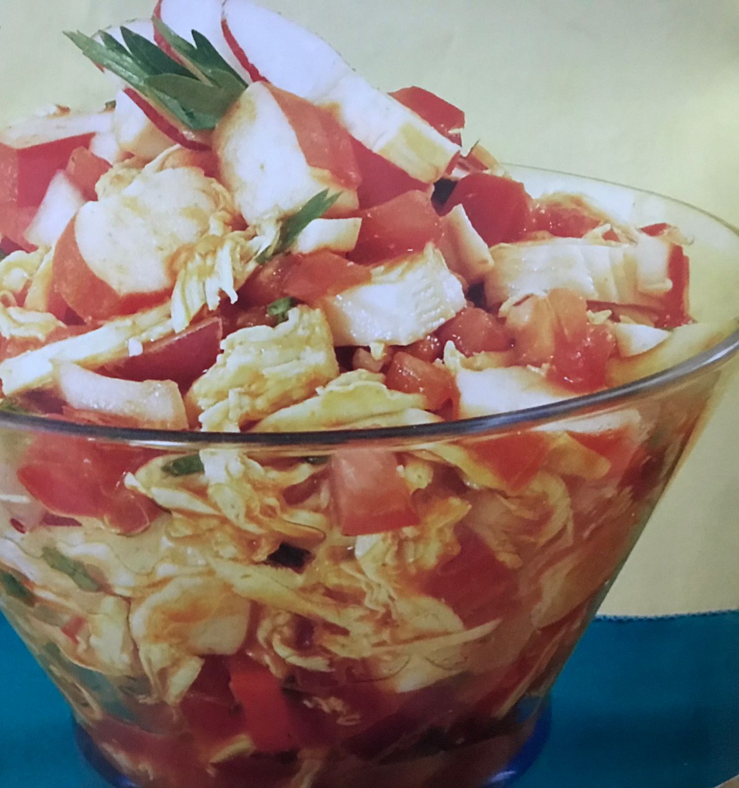 Ensalada de pollo y surimi