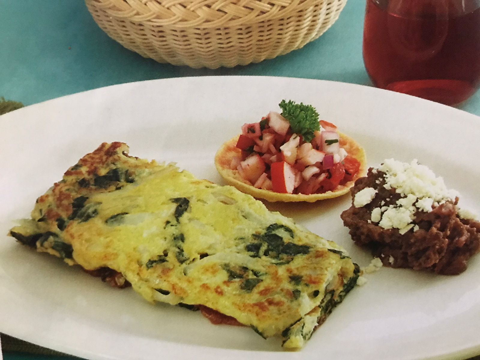 Rollo de huevo con espinacas