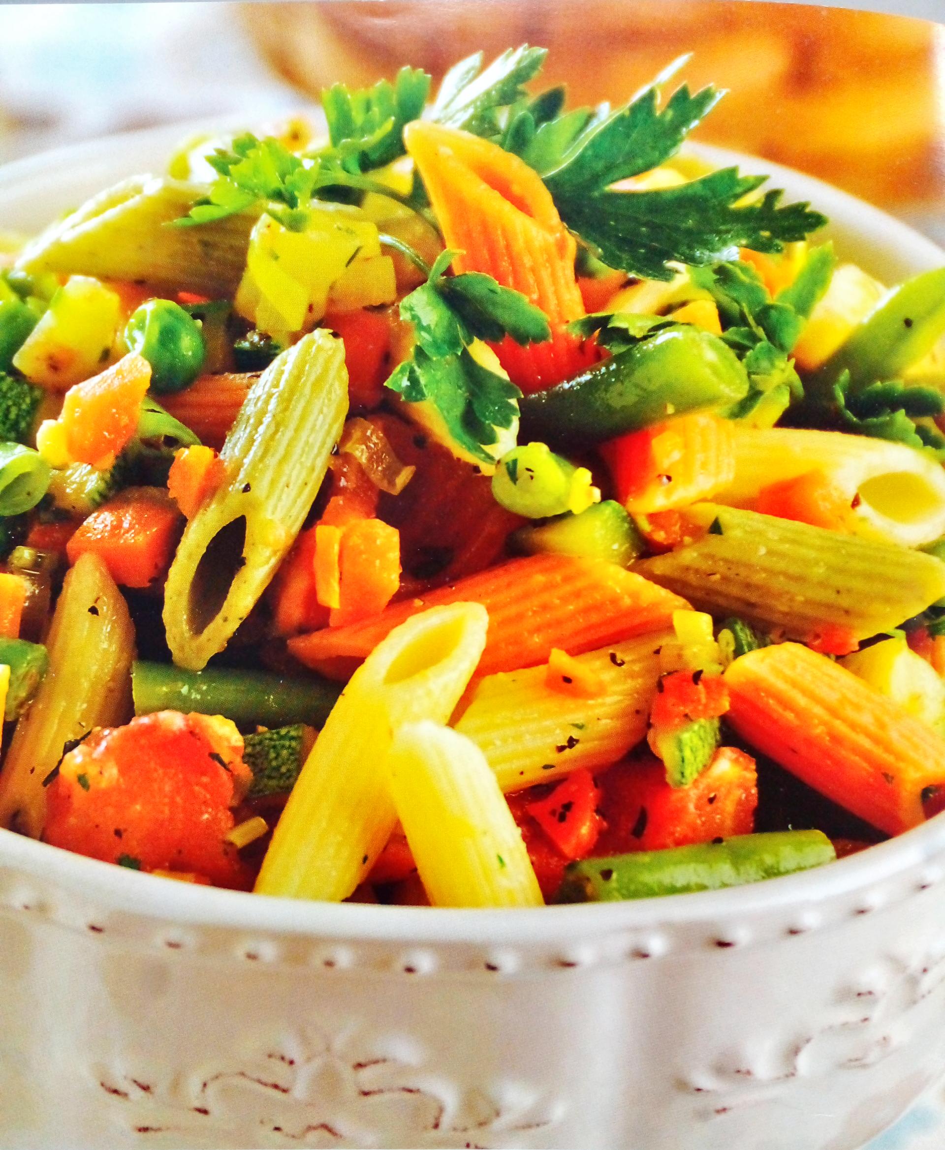 Pasta penne en salsa de vegetales