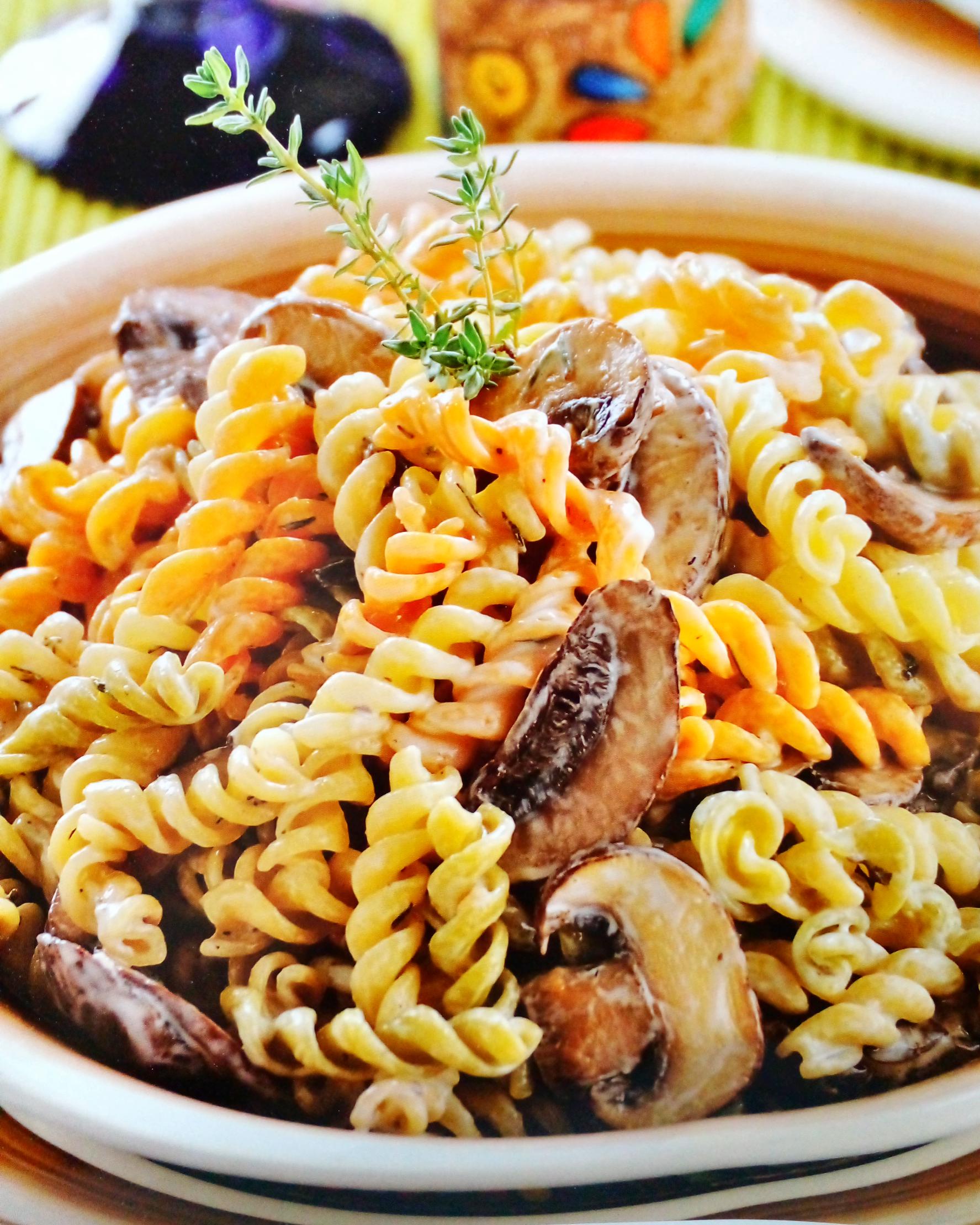 Pasta tornillo con champiñones