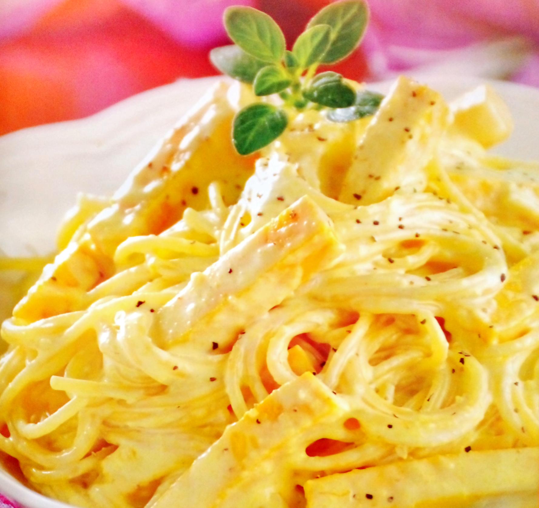 Espaguetti al azafrán con jamón