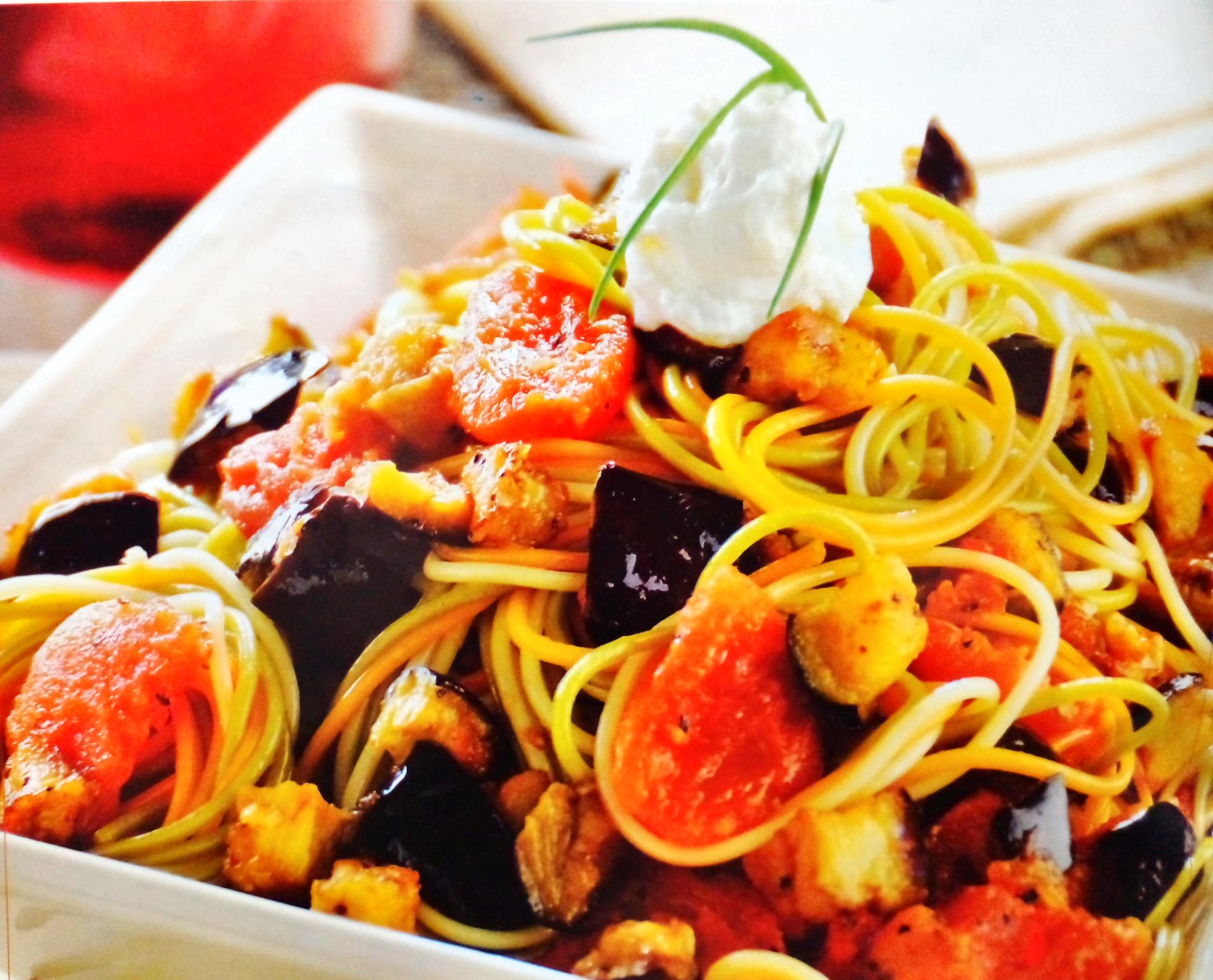 Espaguetti con berenjenas