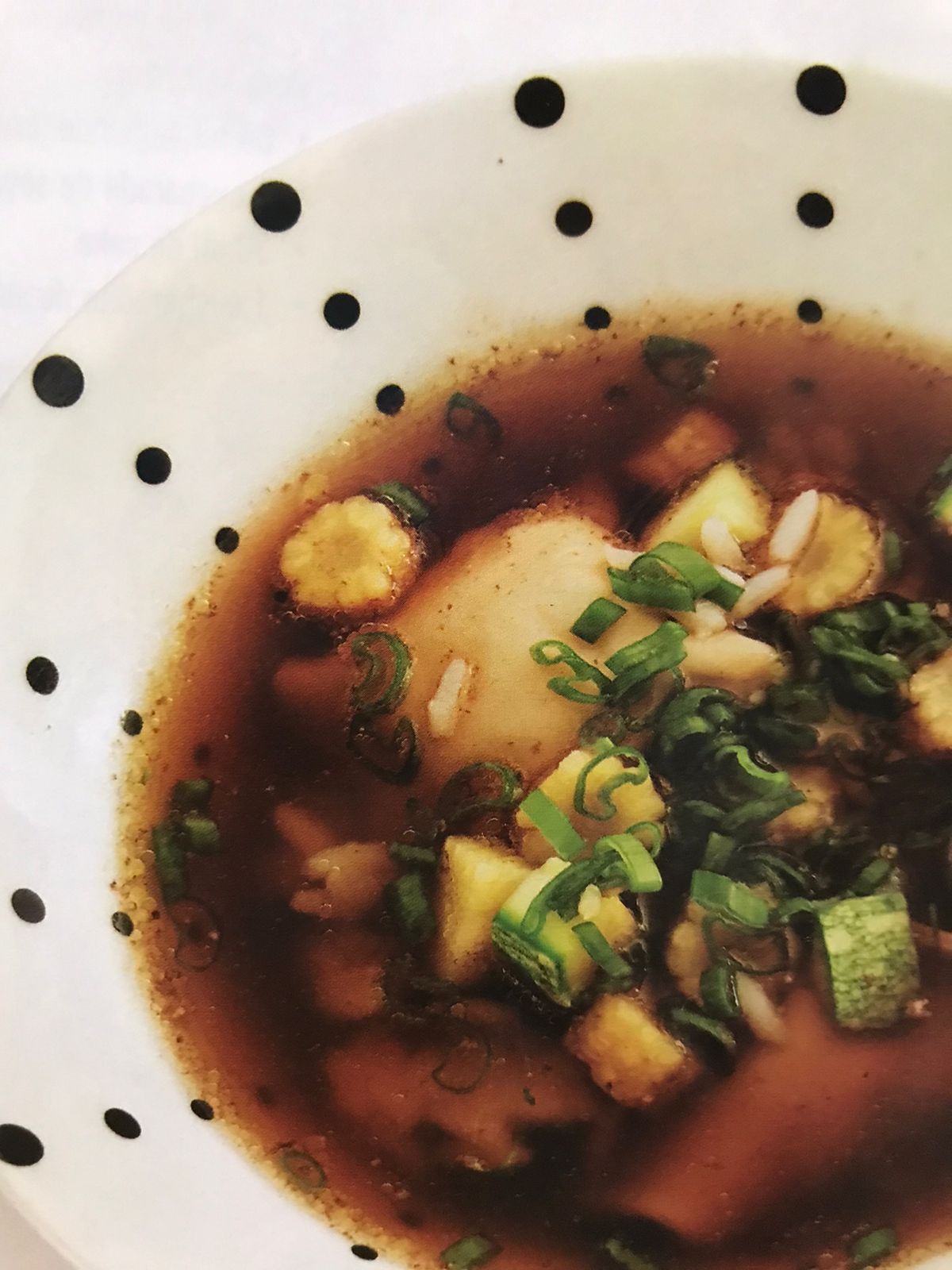 Sopa oriental con wontons