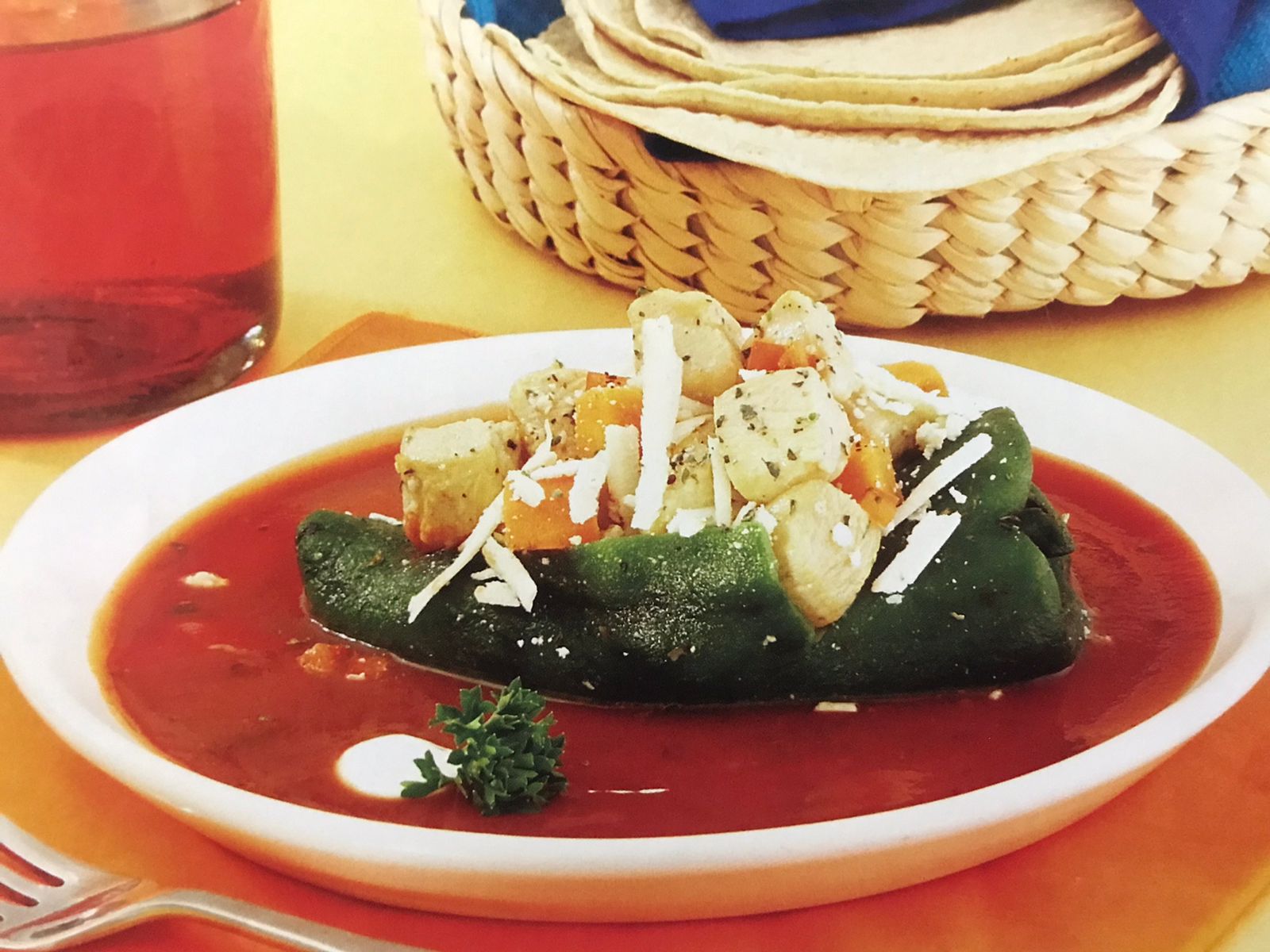 Chile poblano relleno de pollo