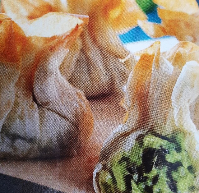 Costalitos De Pasta Phylo y Aguacate