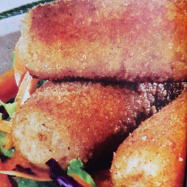 Croquetas De Atún Con Salsa De Ajonjolí y Chile Cascabel