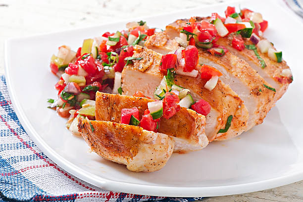 Pollo al limón con pico de gallo.