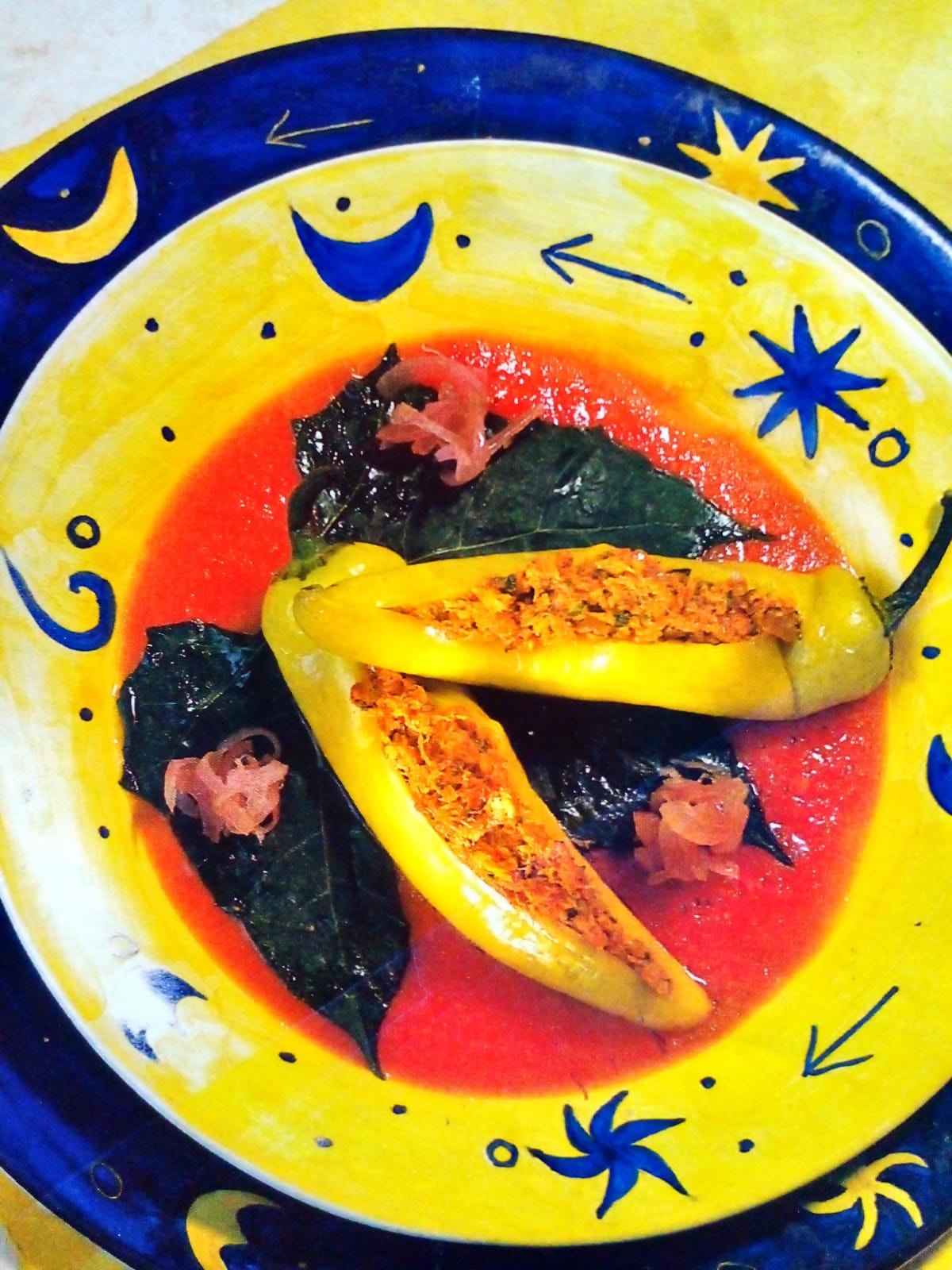 Chiles ixcatic rellenos de cazón 