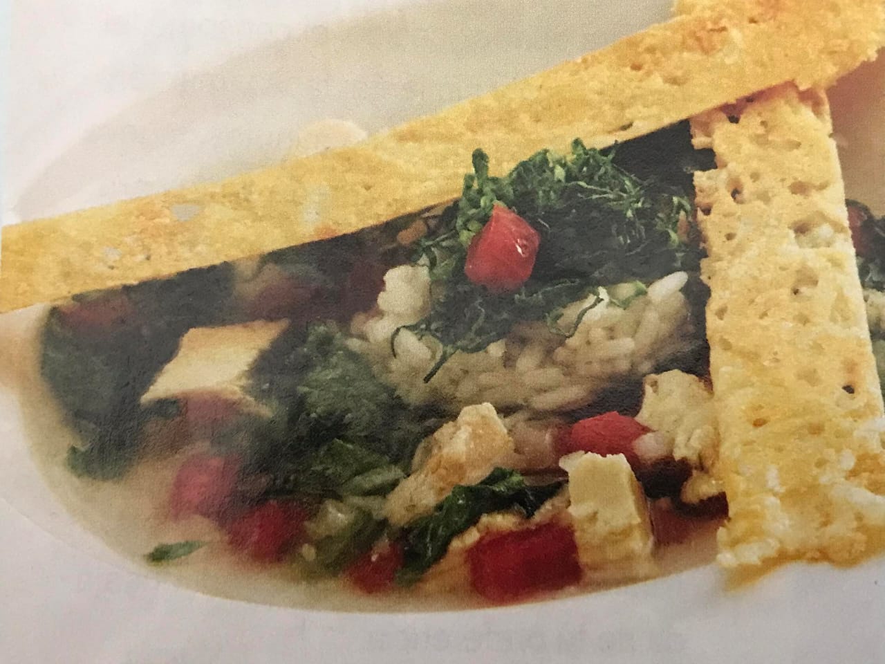 Sopa de arroz, lechuga y pollo