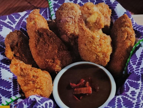 Alitas empanizadas con aderezo de tamarindo 
