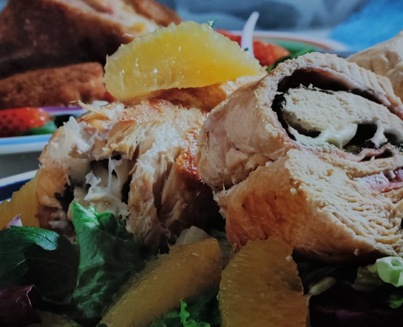 Pechuga rellena de jamón con espinacas