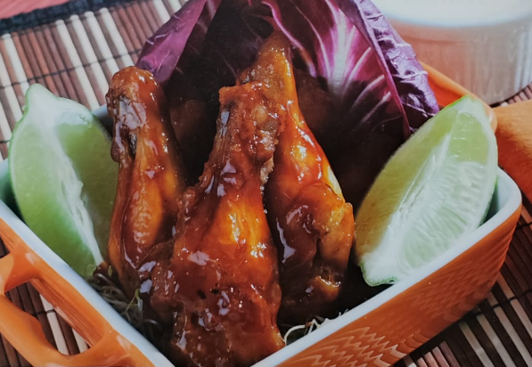 Alitas estilo B.B.Q con aderezo 