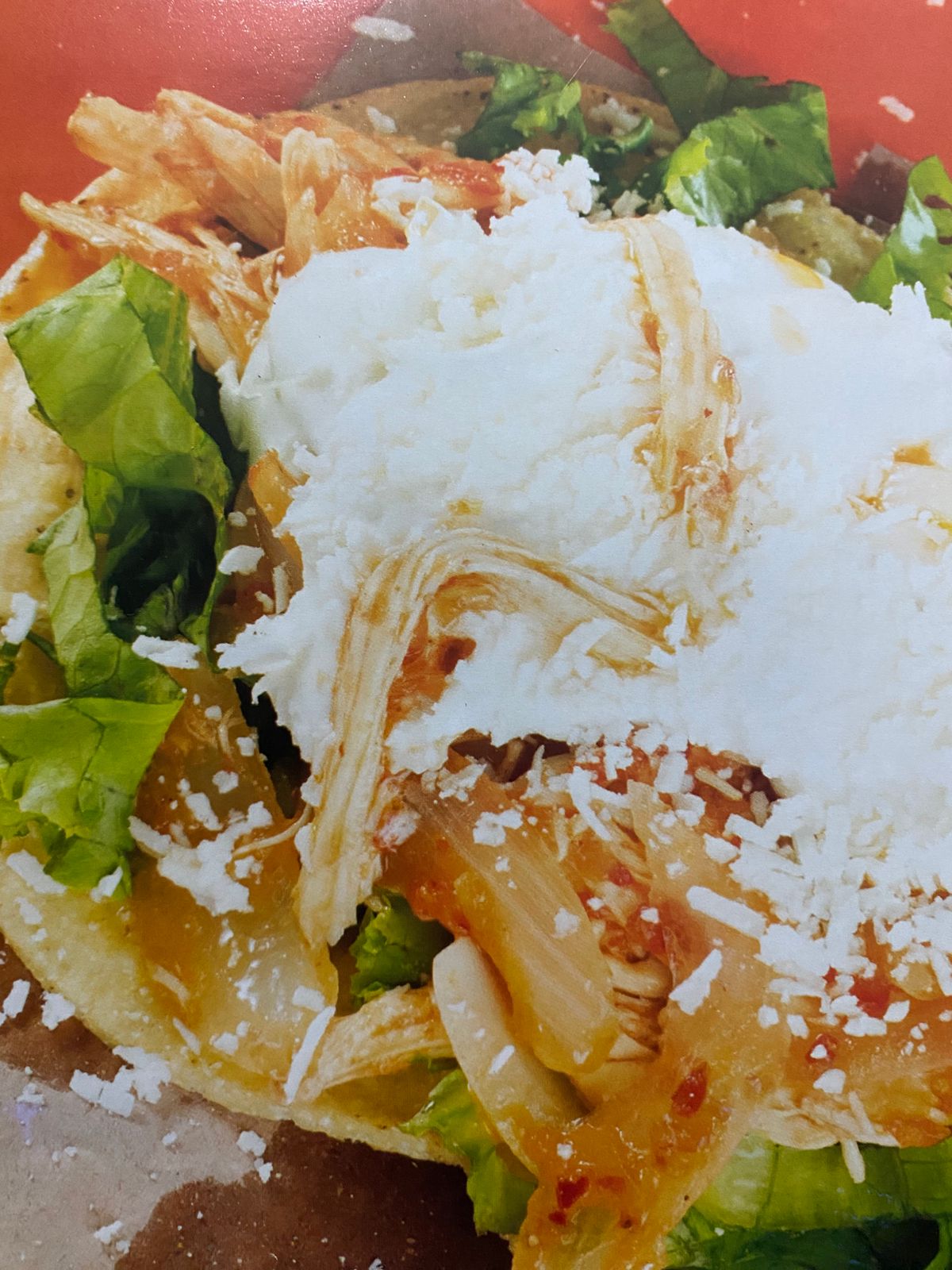 Tostadas con tinga de pollo