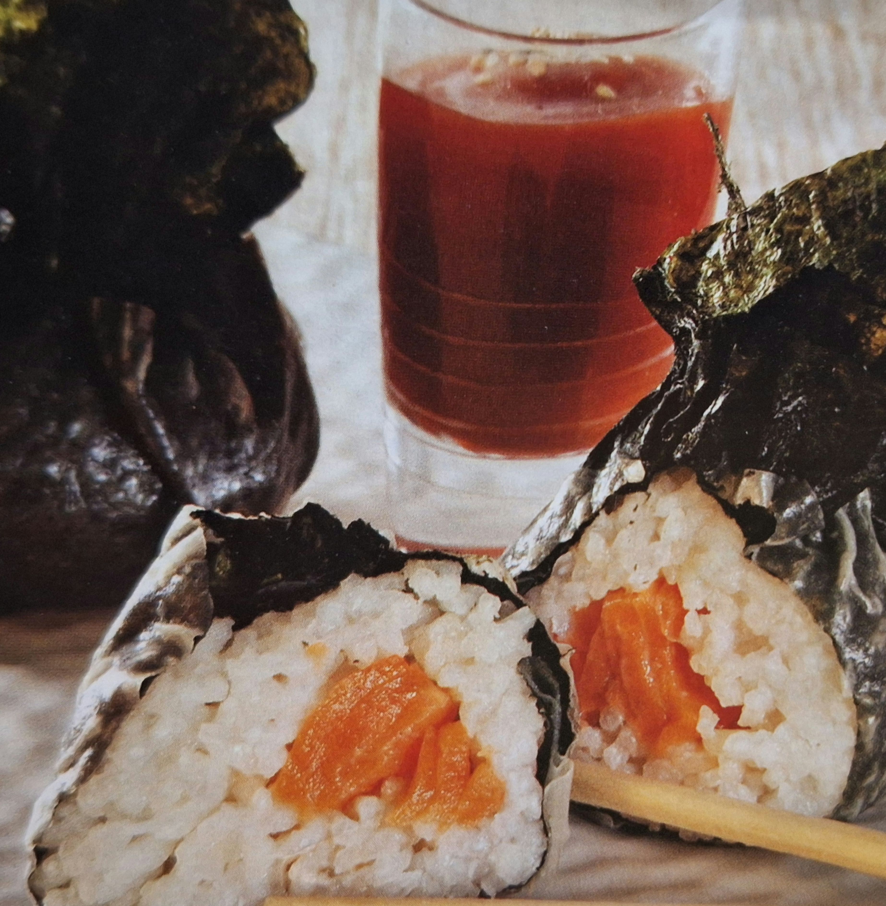 Costalitos de arroz con salmón y salsa agridulce