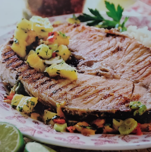 Posta de pescado con piña y mango