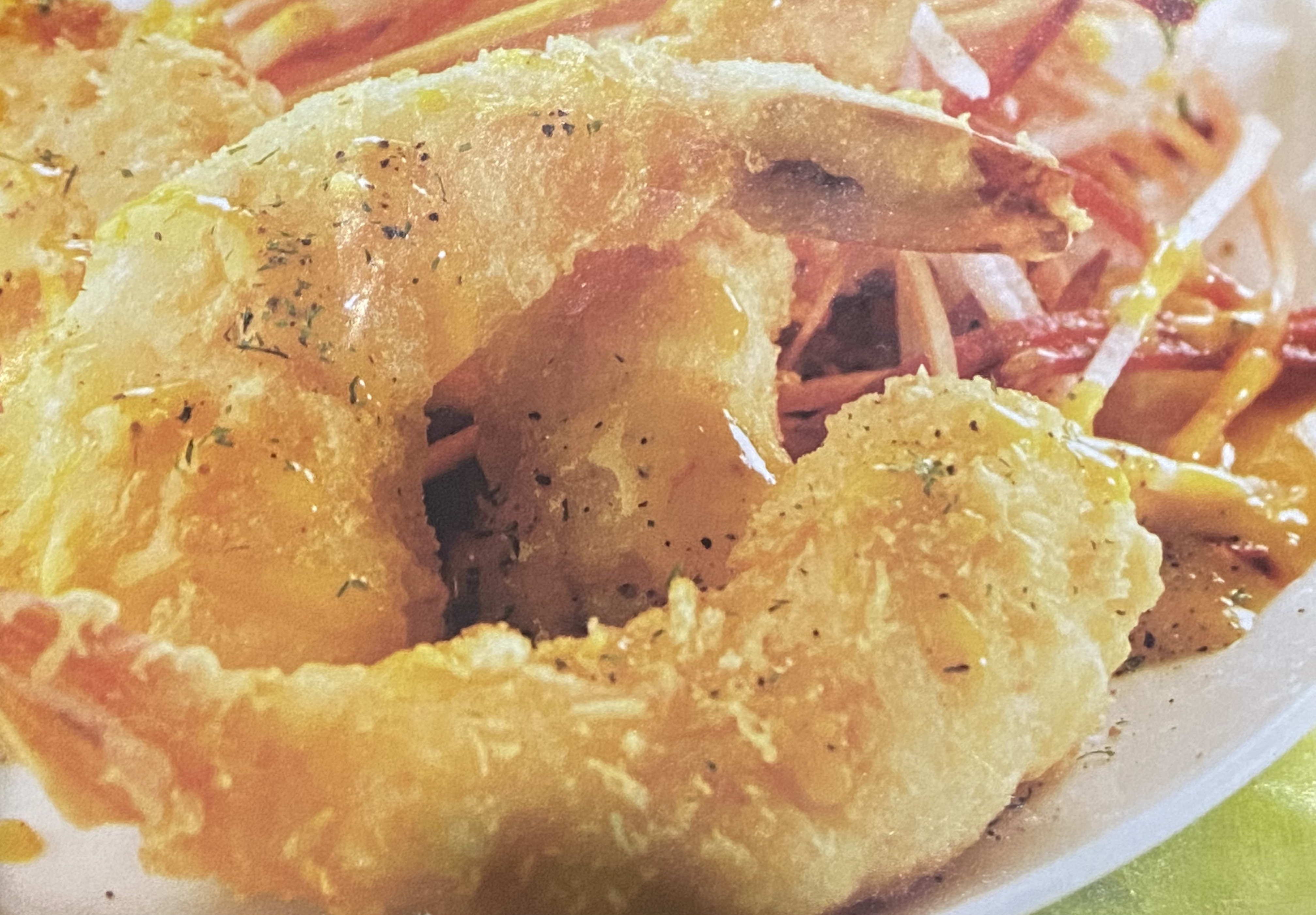 Ensalada de camarones en tempura con vinagreta de cítricos