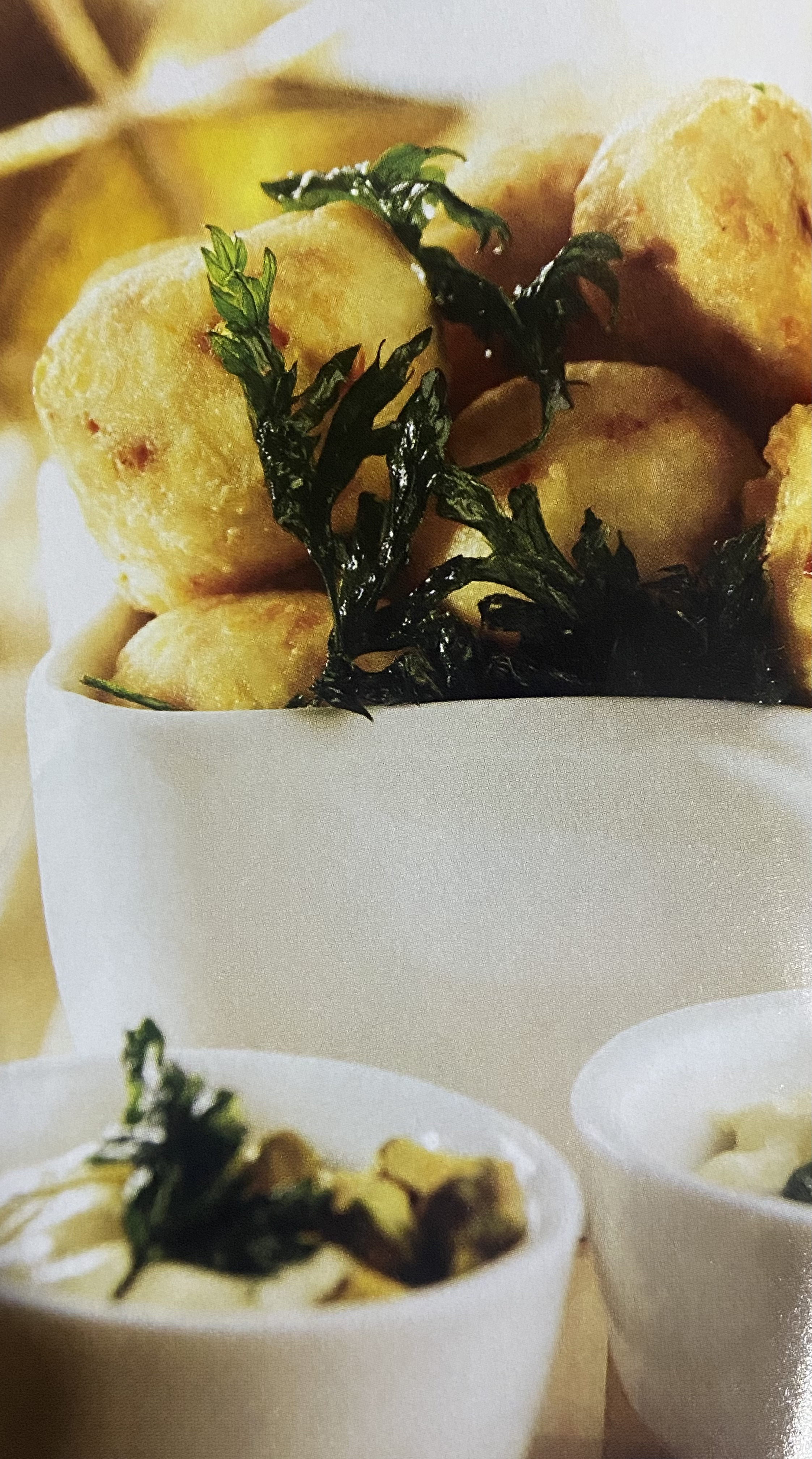 Bolitas de panela con aderezo del cilantro